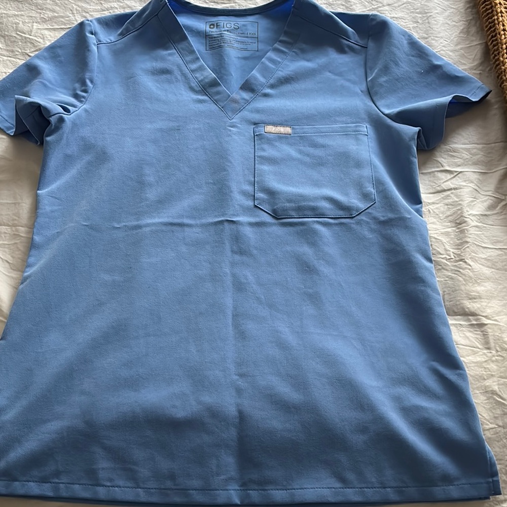 Figs scrub top